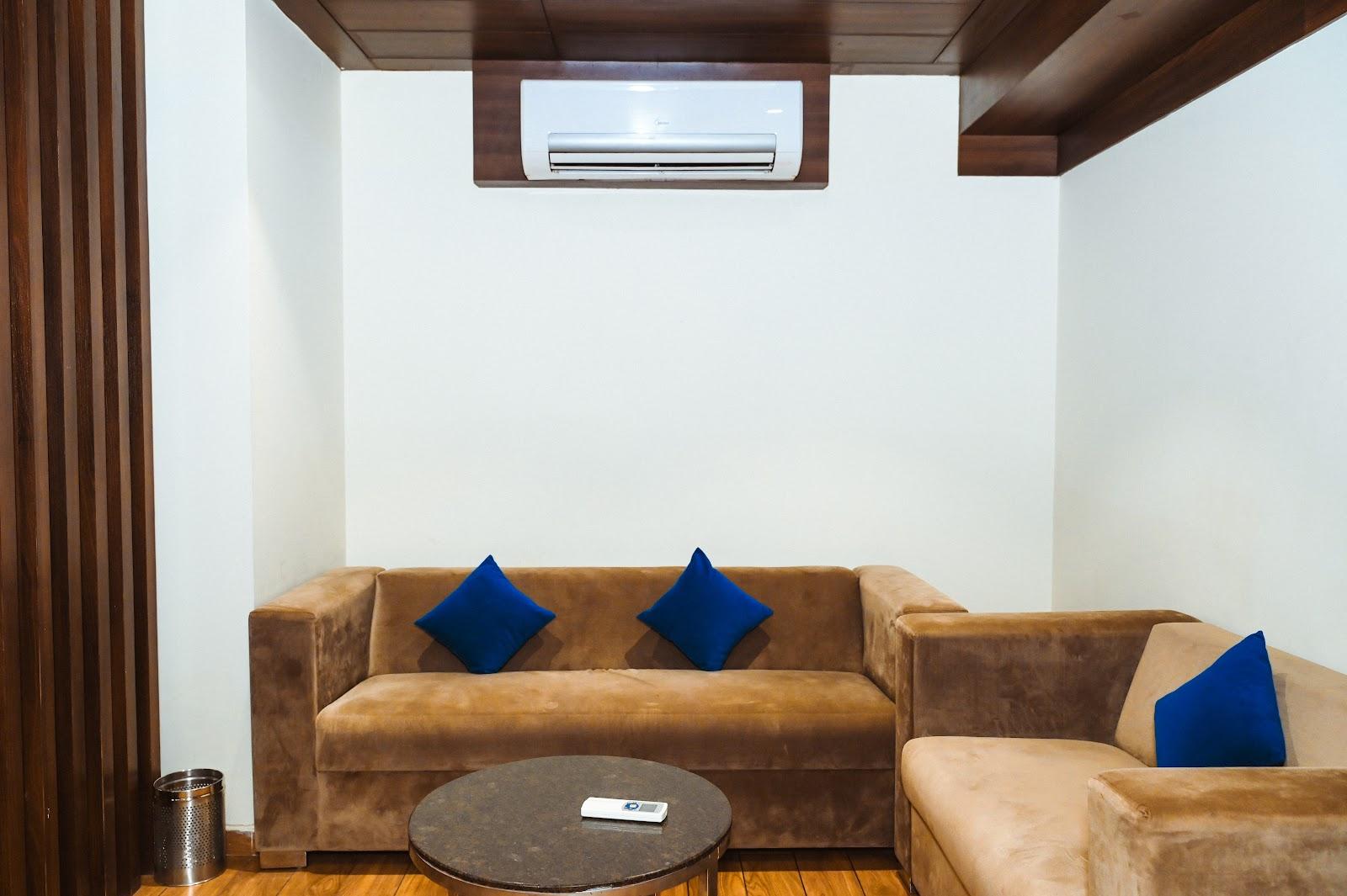 JB Skyhilton Inn – photo 4