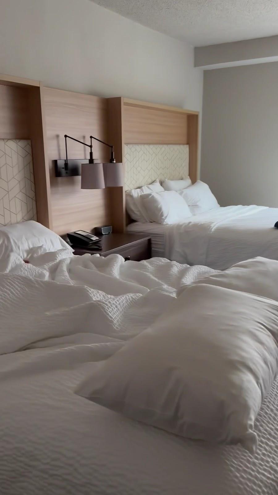 Holiday Inn & Suites Chicago-Downtown by IHG – photo 2
