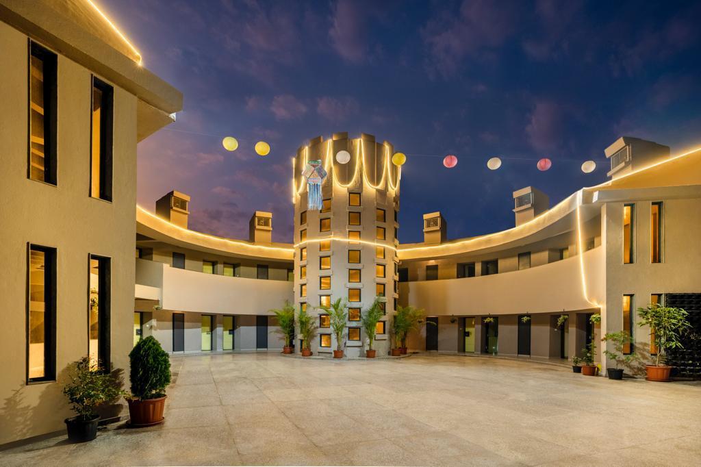 Sarovar Portico, Lonavala – photo 1