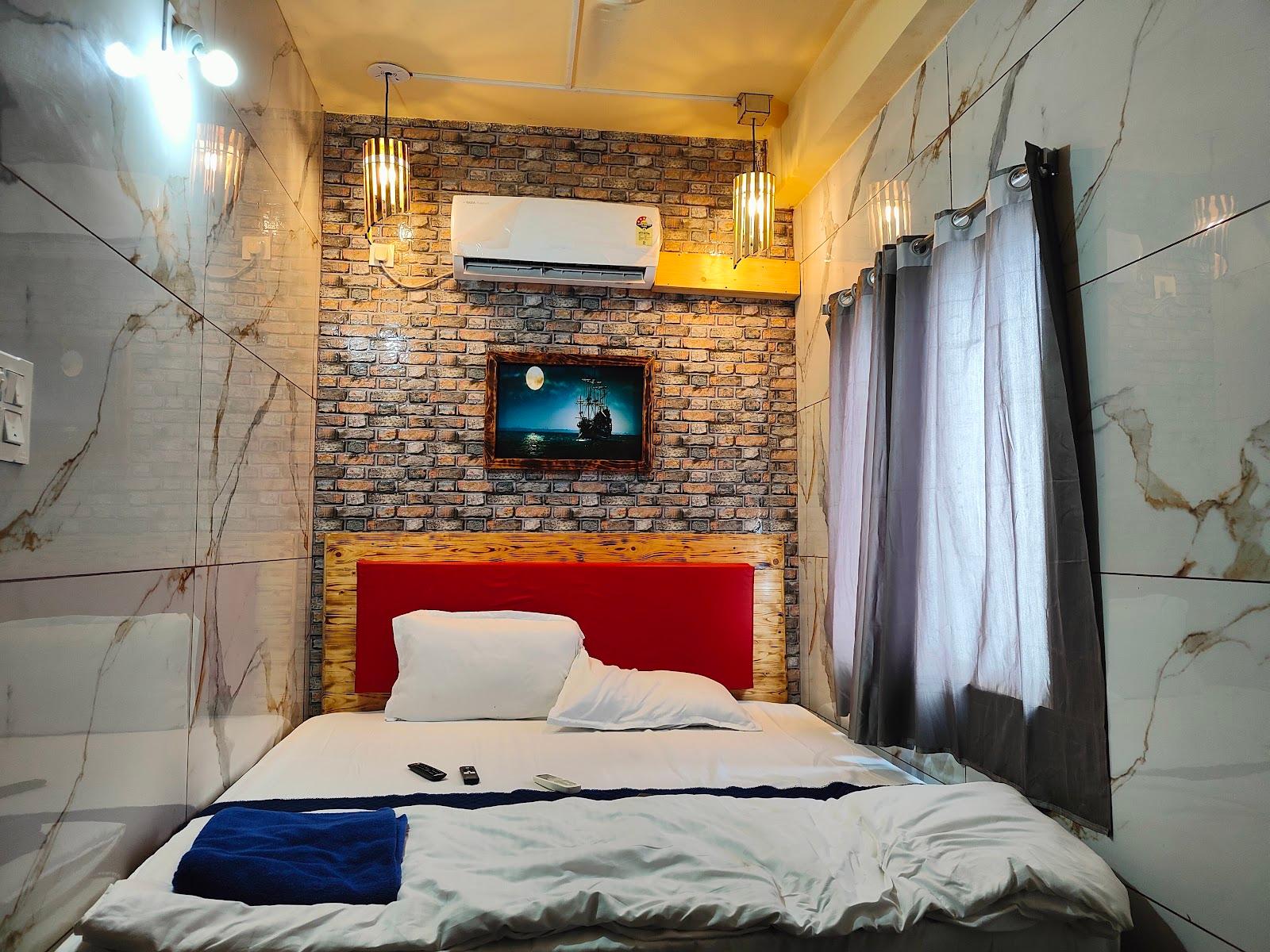 Plush Hotels – photo 3