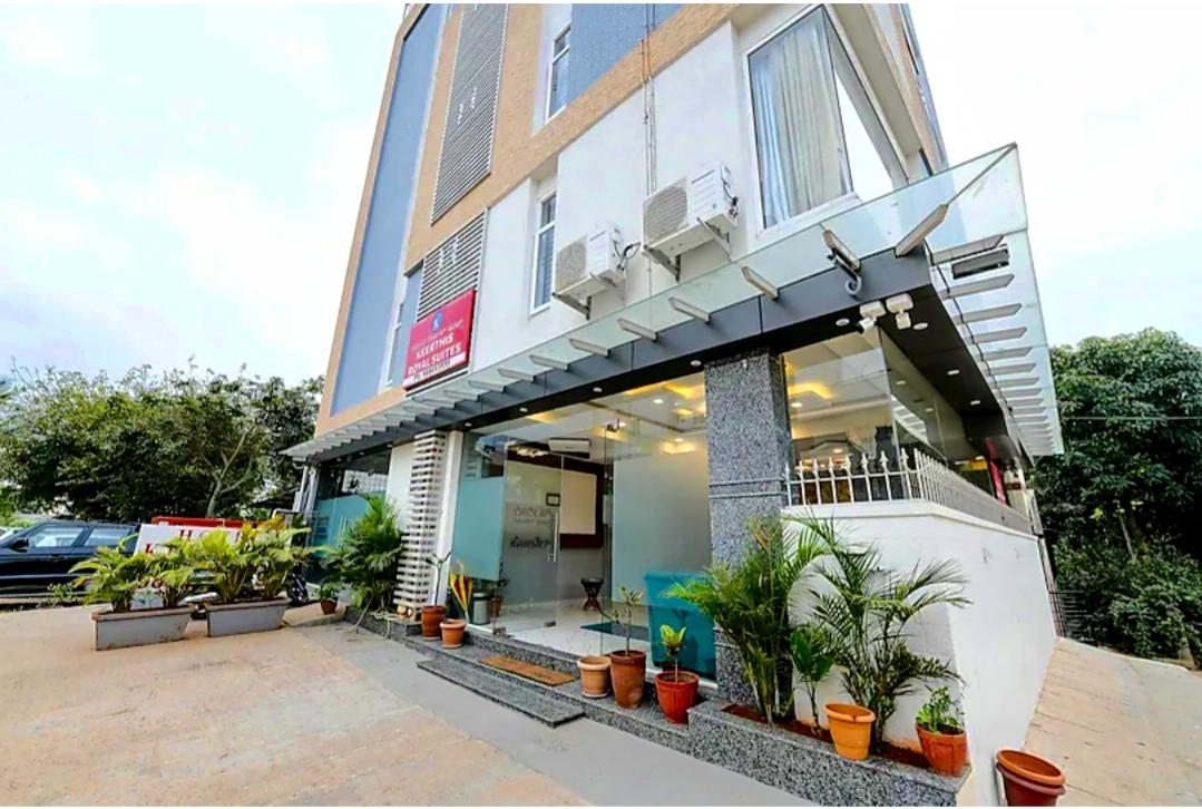 Keerthis Royal Suites Hotel Near Kempegoda Int'l Airport | Hourly Rooms Available – photo 1