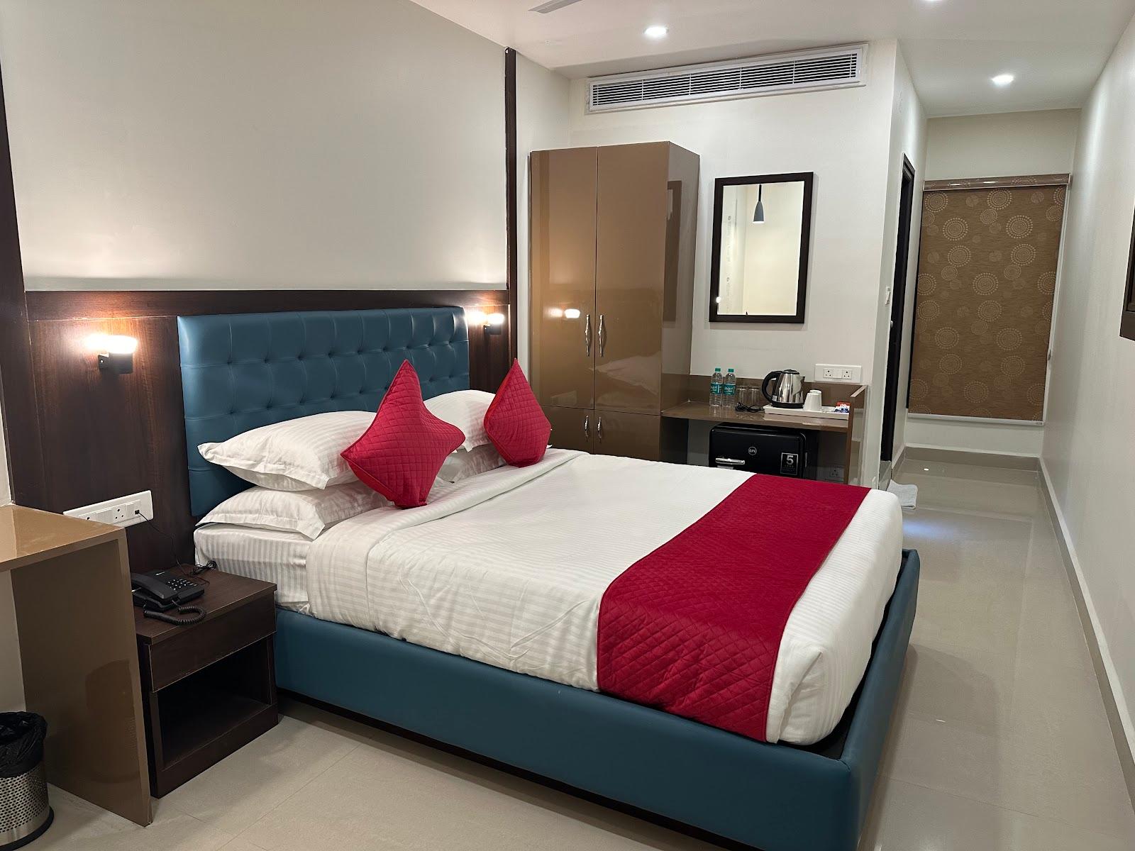 Hotel Landridge - Hitech City, Hyderabad l Hotels Near Mind Space IT Park & Knowledge City – photo 2