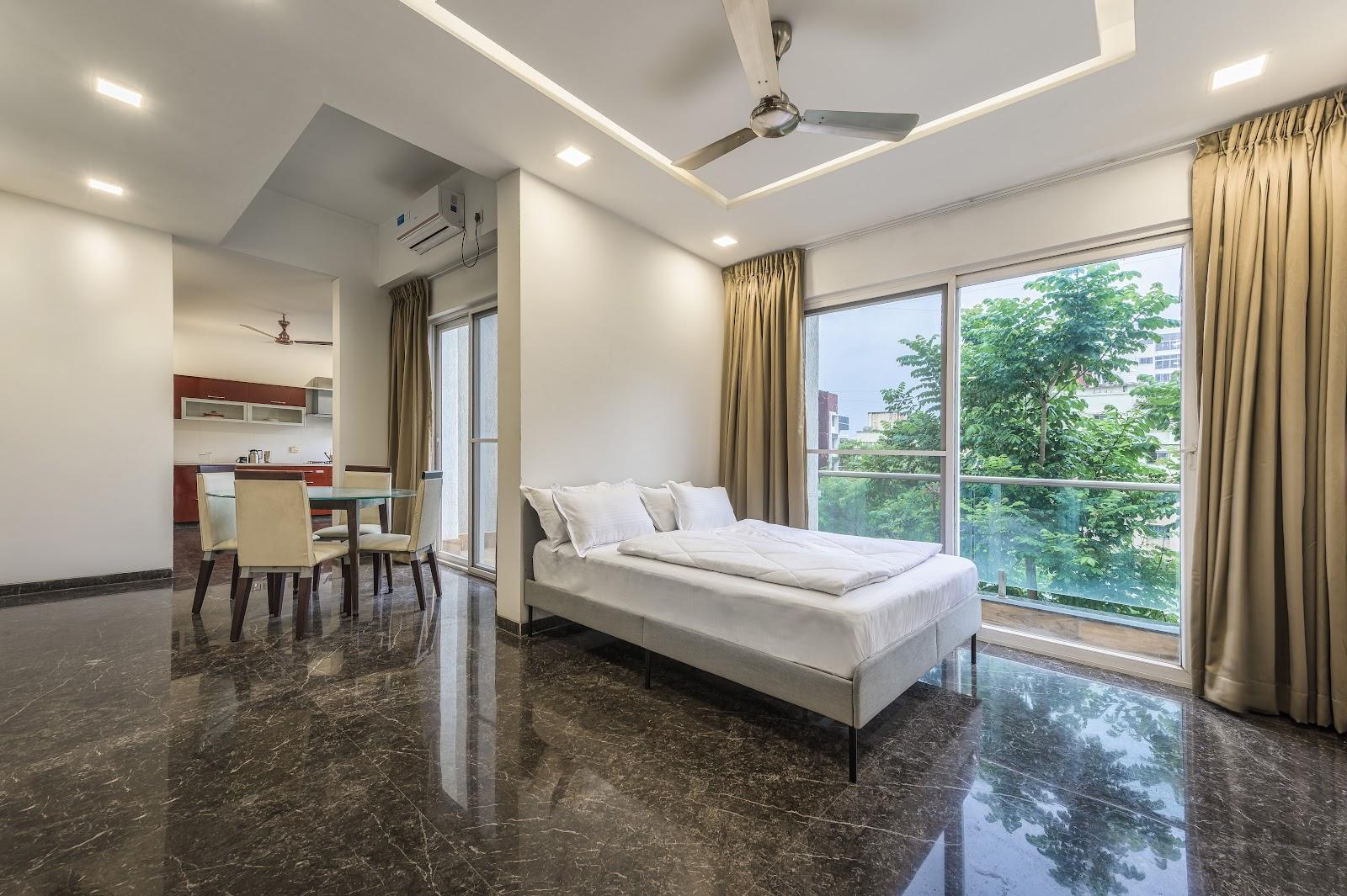 THE HEY HOTEL BANER – photo 2