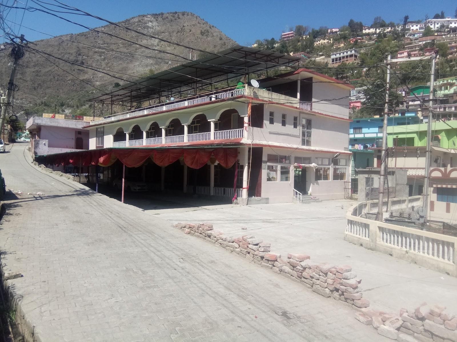 Badrinath Temple Committee Lodge – photo 1