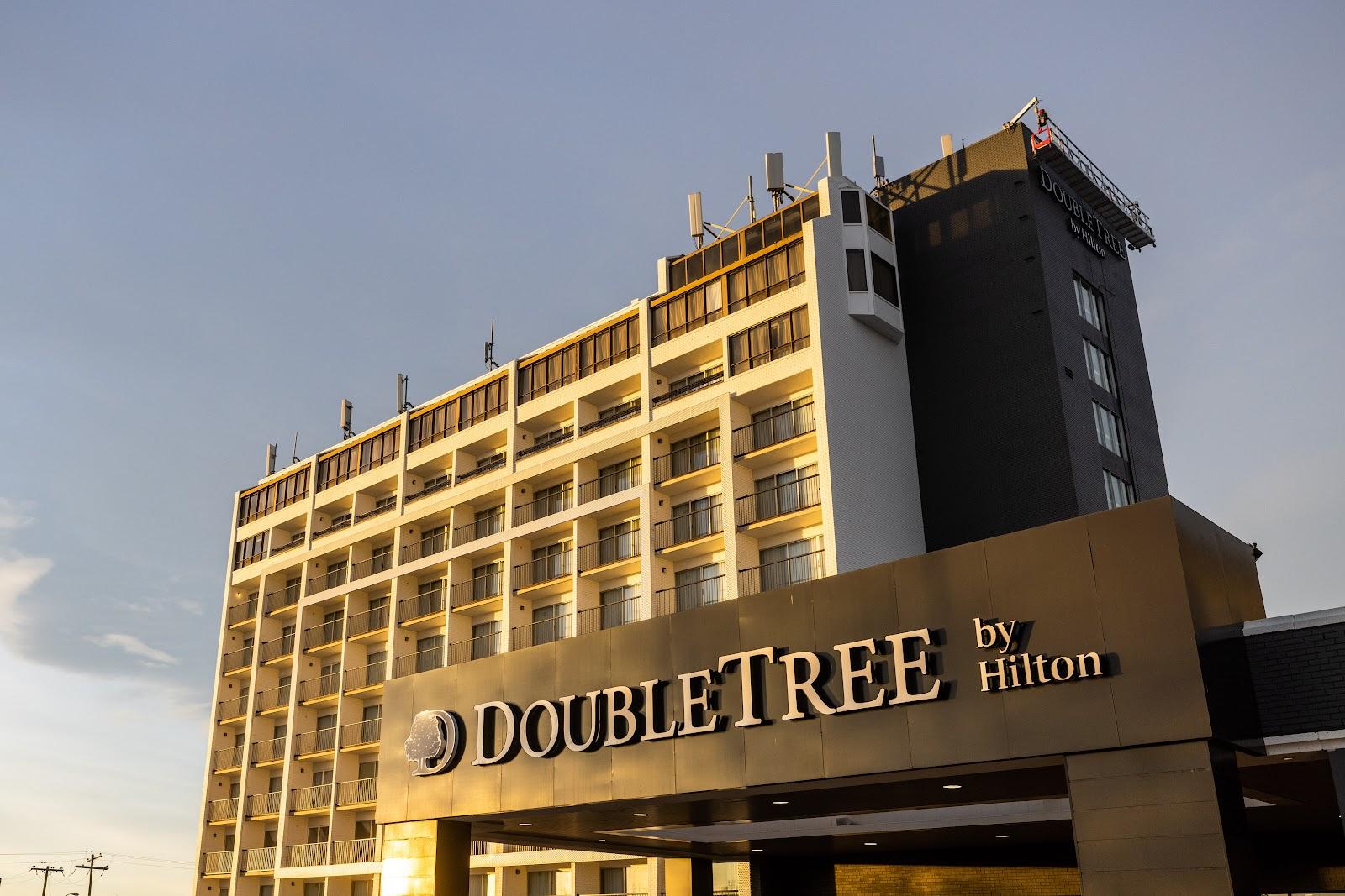 DoubleTree by Hilton Calgary North – photo 1