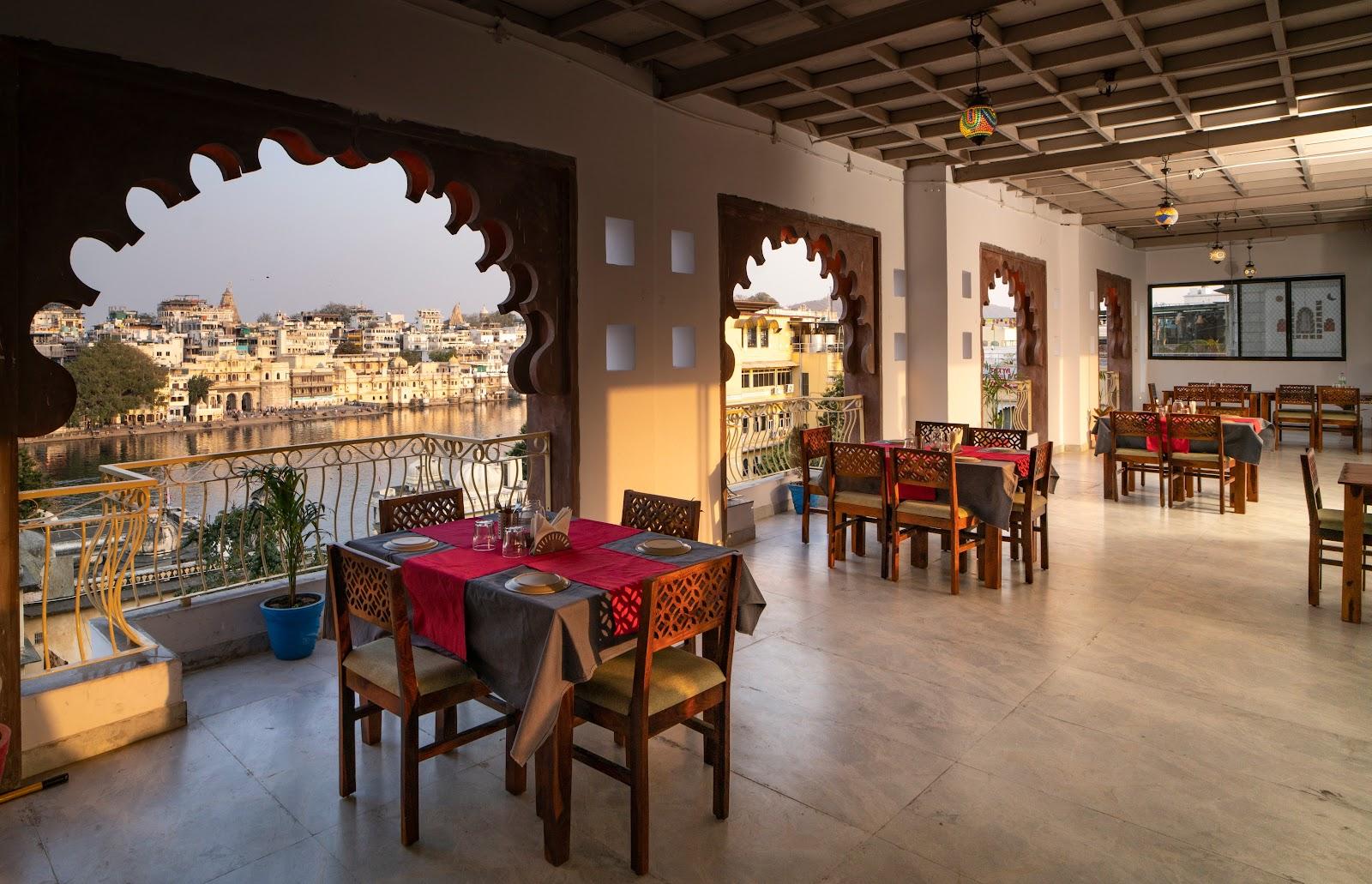 DERA PICHOLA- A Lake Facing Boutique Hotel – photo 4