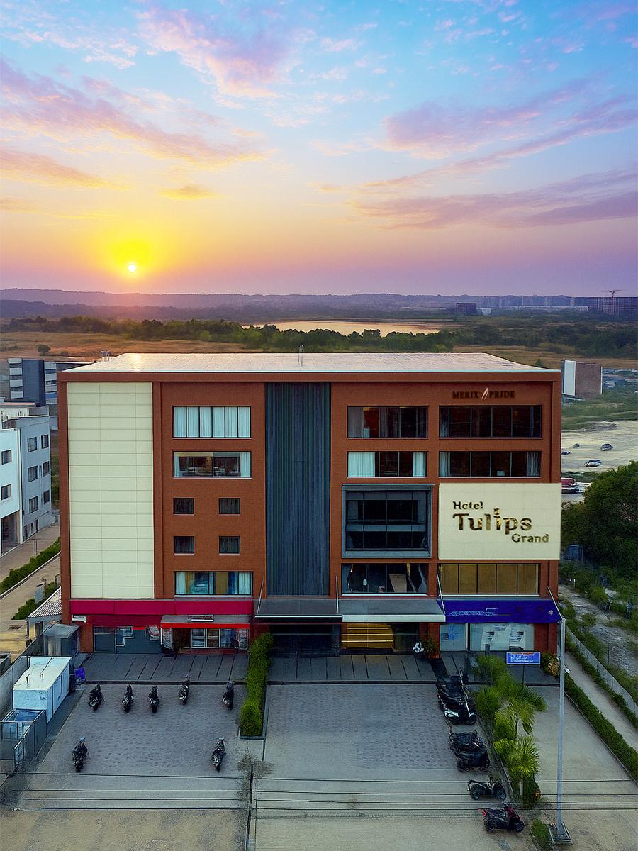 Hotel Tulips Grand – photo 1
