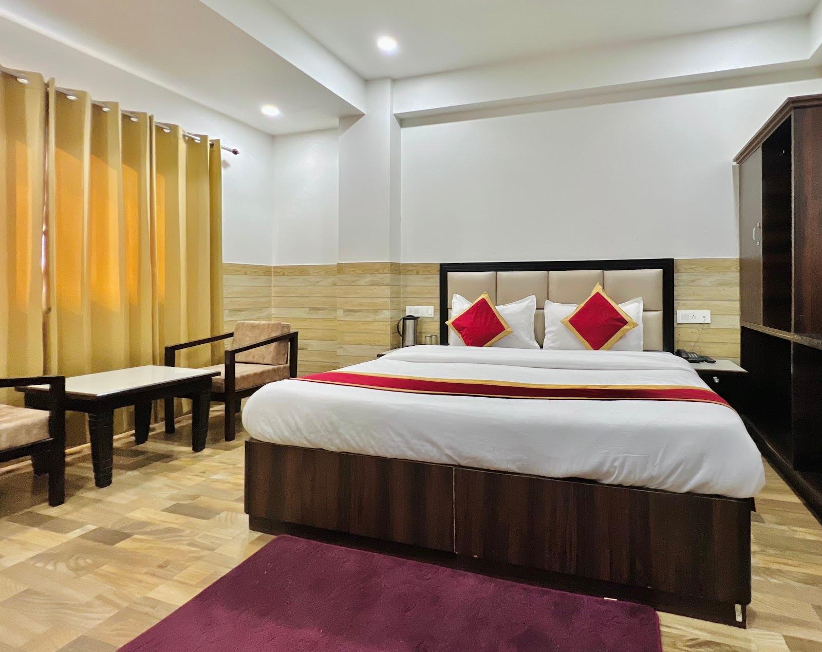 Hotel Vishnu Lok - Best Hotel Near Railway Station Prince Chowk in Dehradun / Budget Hotel / Family Hotel / Economical Hotel – photo 2