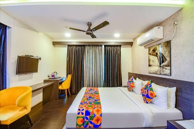 FabHotel Prime Karims - Deluxe Room – photo 1