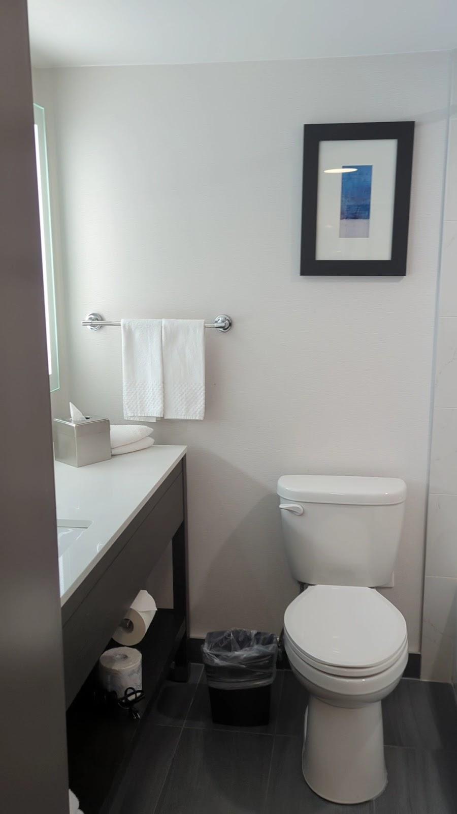 DoubleTree by Hilton Calgary North – photo 2