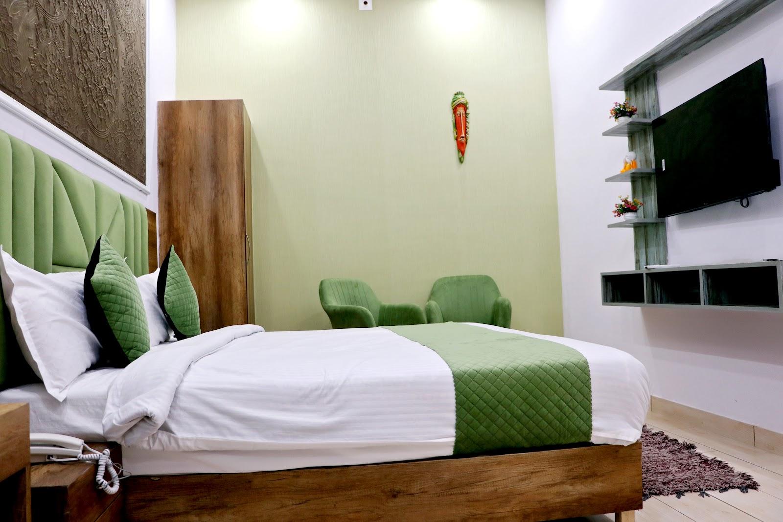 Red Leaf Hotels – photo 2