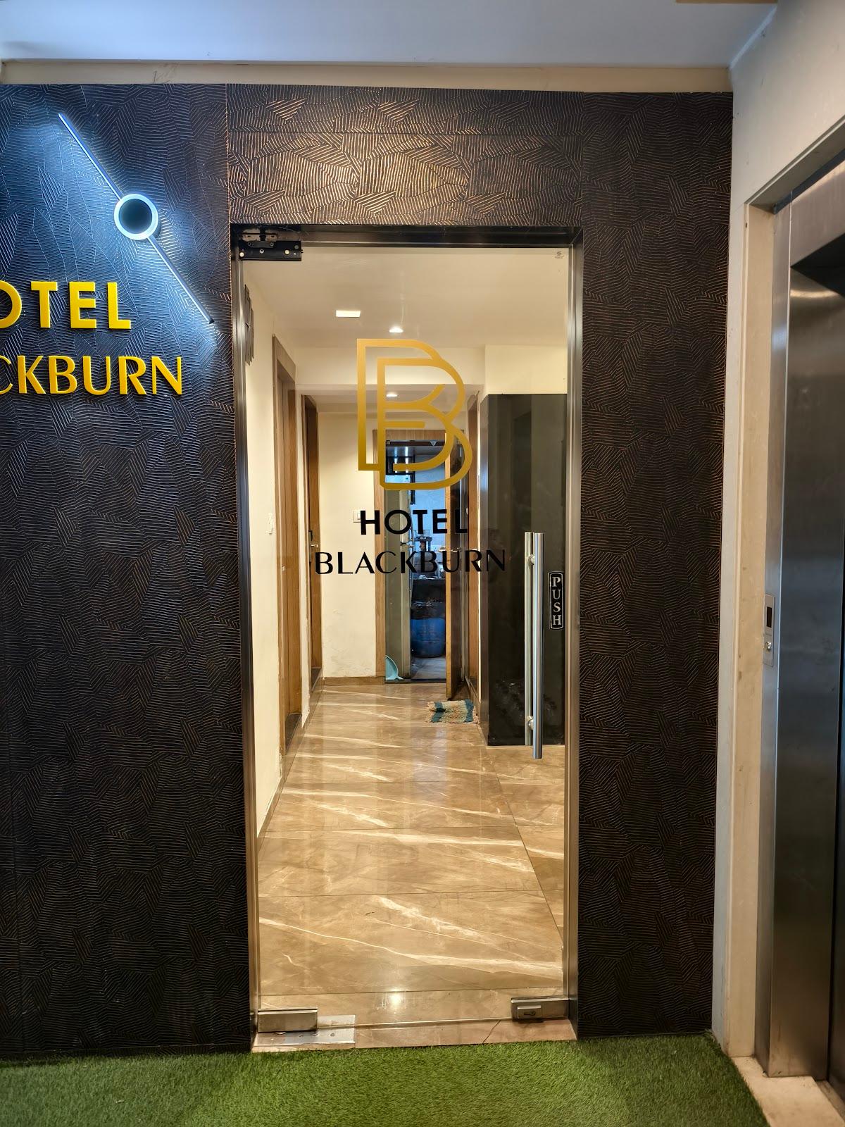 Hotel Blackburn – photo 1
