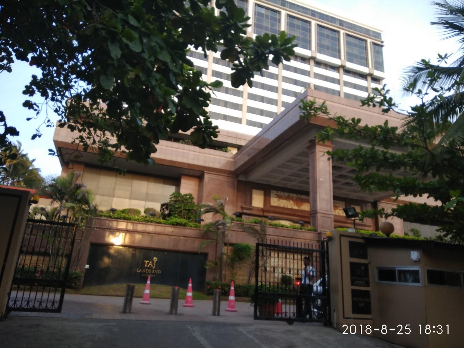 Chambers Club at Taj Lands End – photo 1