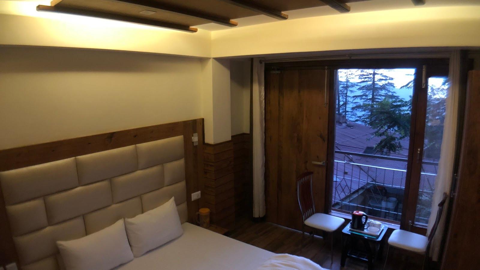 Backwoods B&B Mall Road Shimla (Balcony Rooms) Best Stay in Shimla – photo 1
