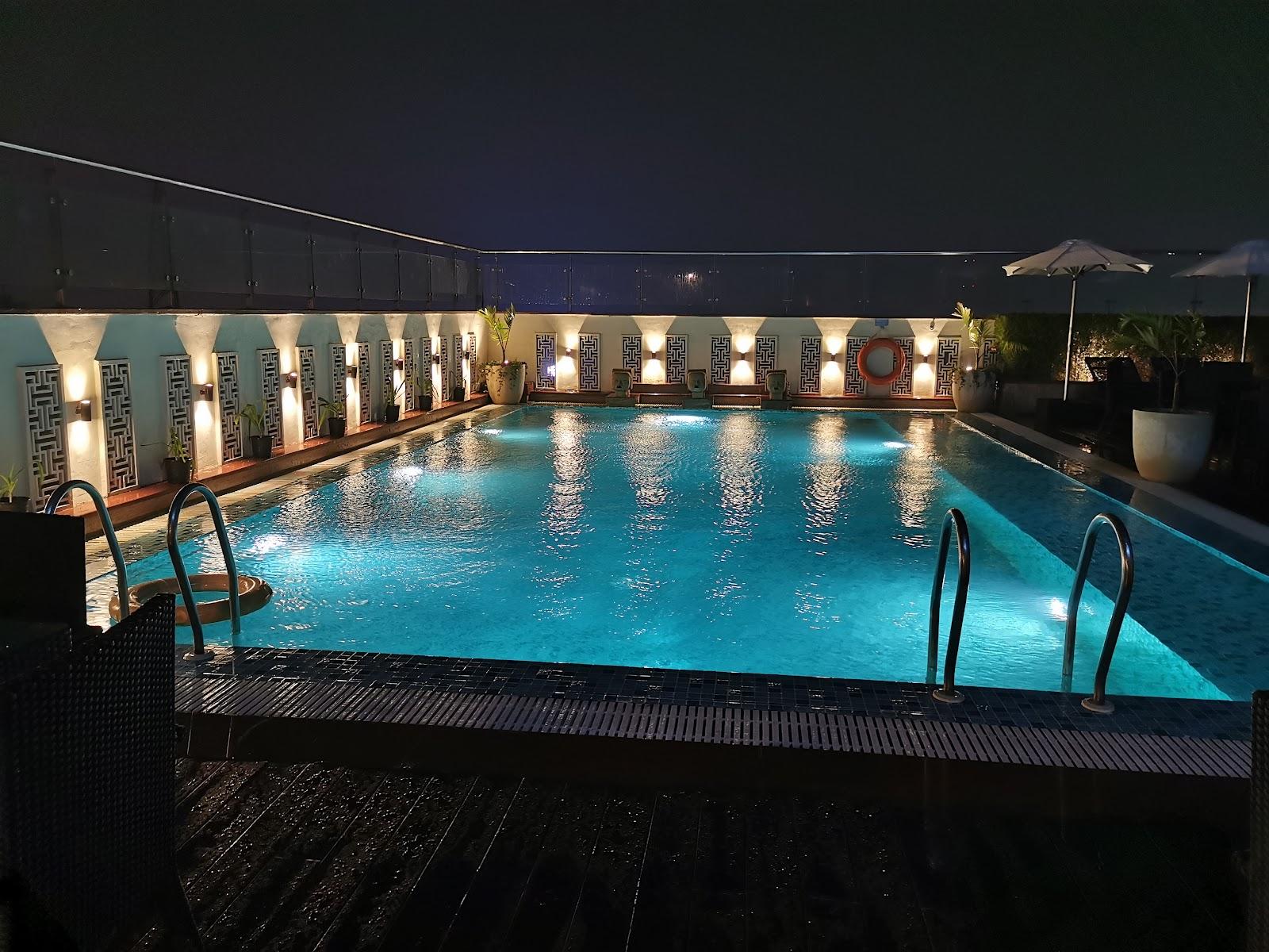 Mahagun Sarovar Portico Suites – photo 4