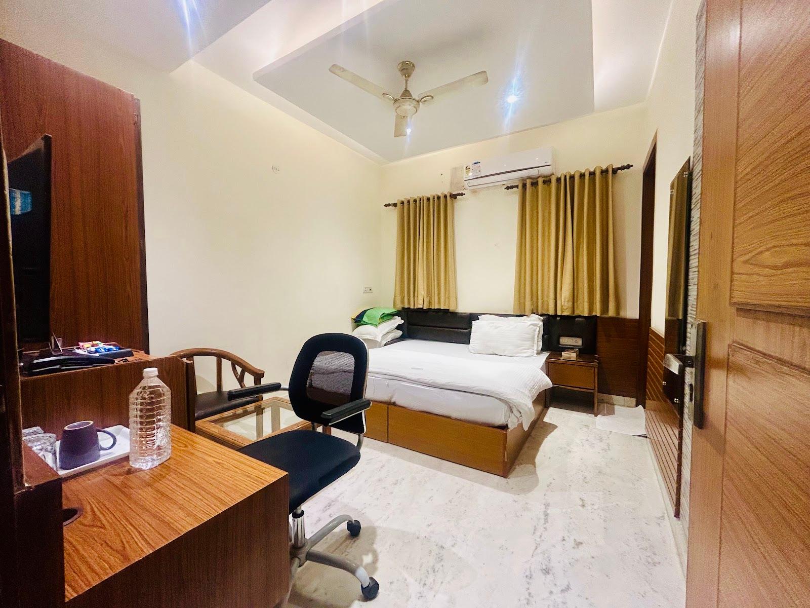 Itsy Hotels Swastika Inn Sector 26 – photo 3
