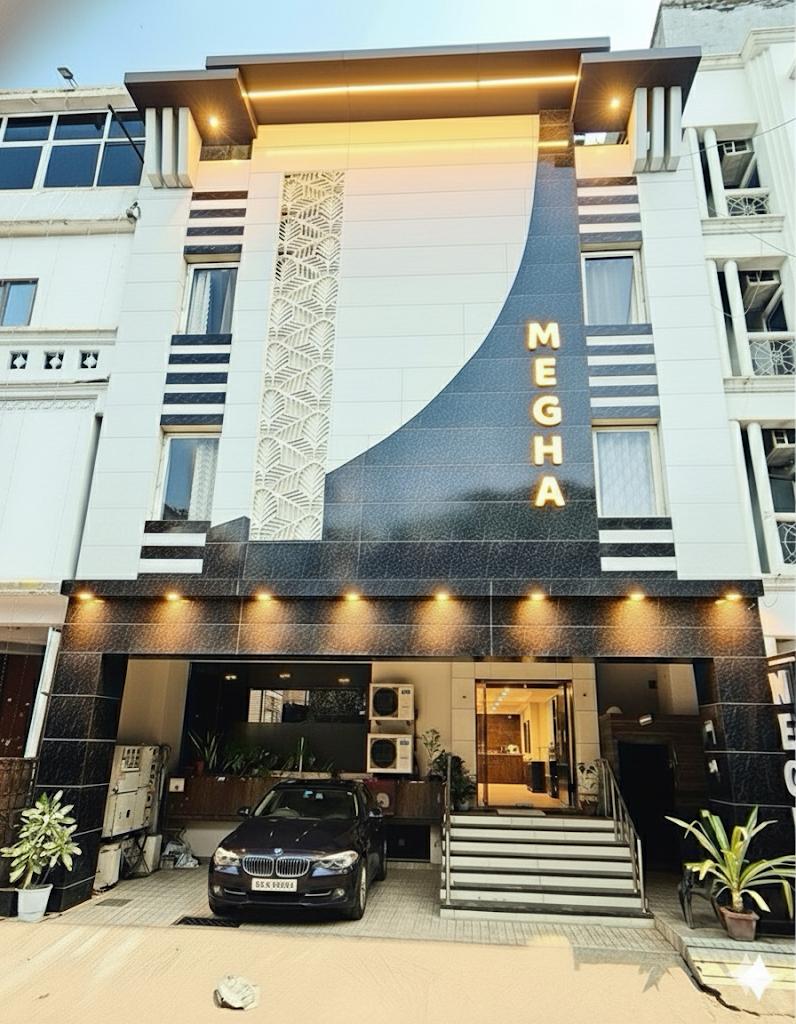 Hotel Megha- Best Hotel in Charbagh || Best Hotel in Affordable Price in Charbagh || – photo 1