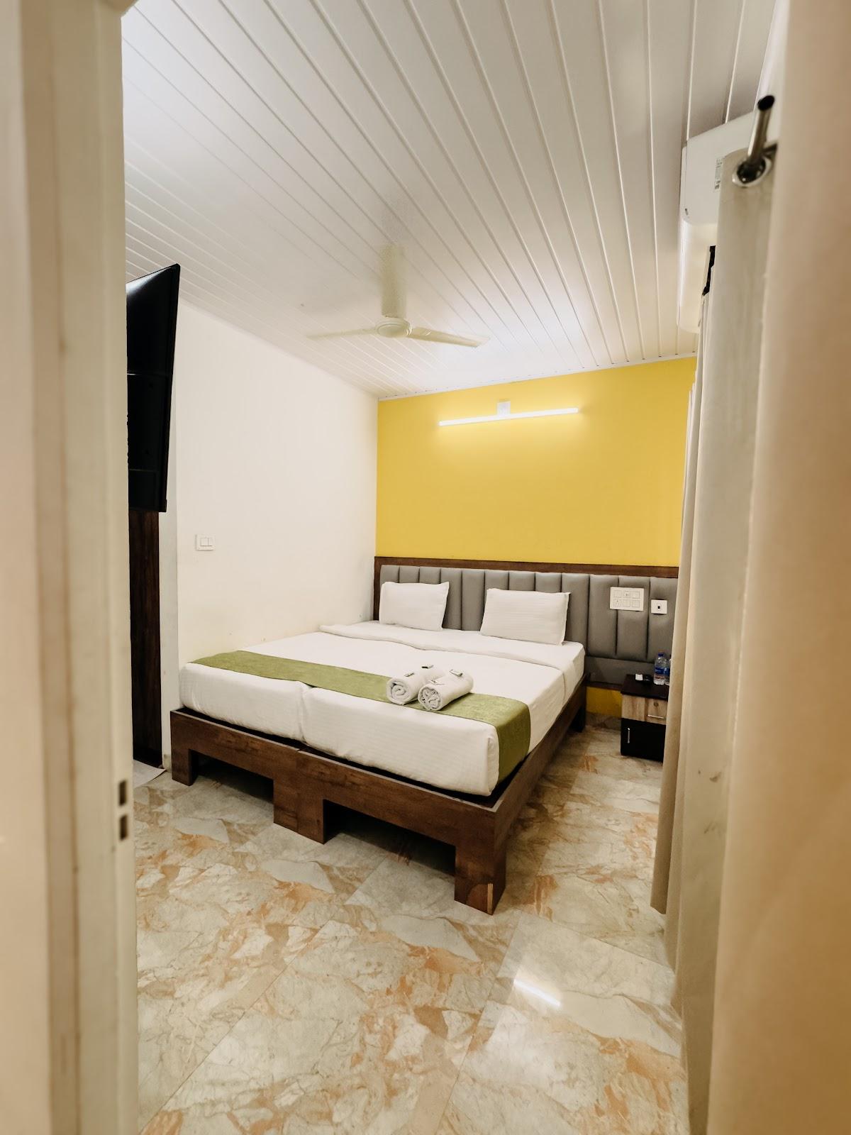 Heraa Inn Deralakatte - AC & non AC Family Room – photo 2