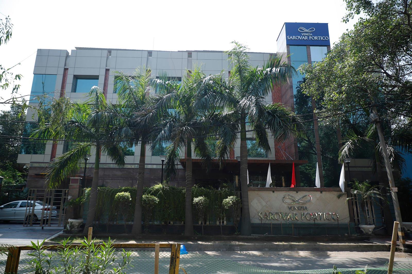 Venizia Sarovar Portico, Model Town – photo 1