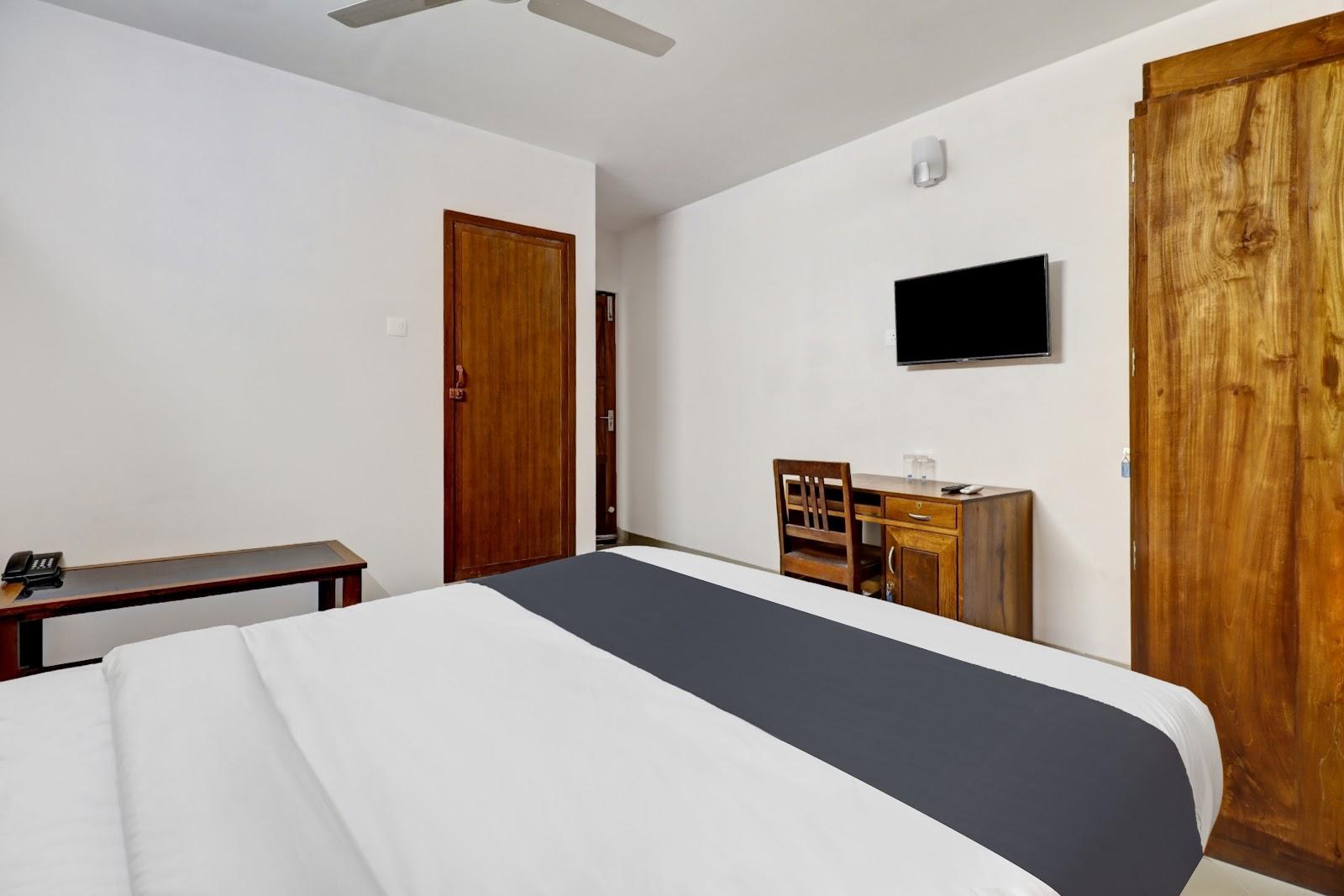 Super Hotel O by OYO Anayara Near Lulu Mall Formerly Timber Residency – photo 2