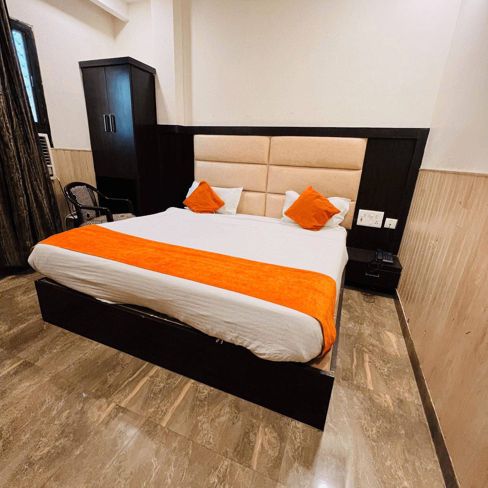 Hotel Alfa - Hotel in Charbagh – photo 3