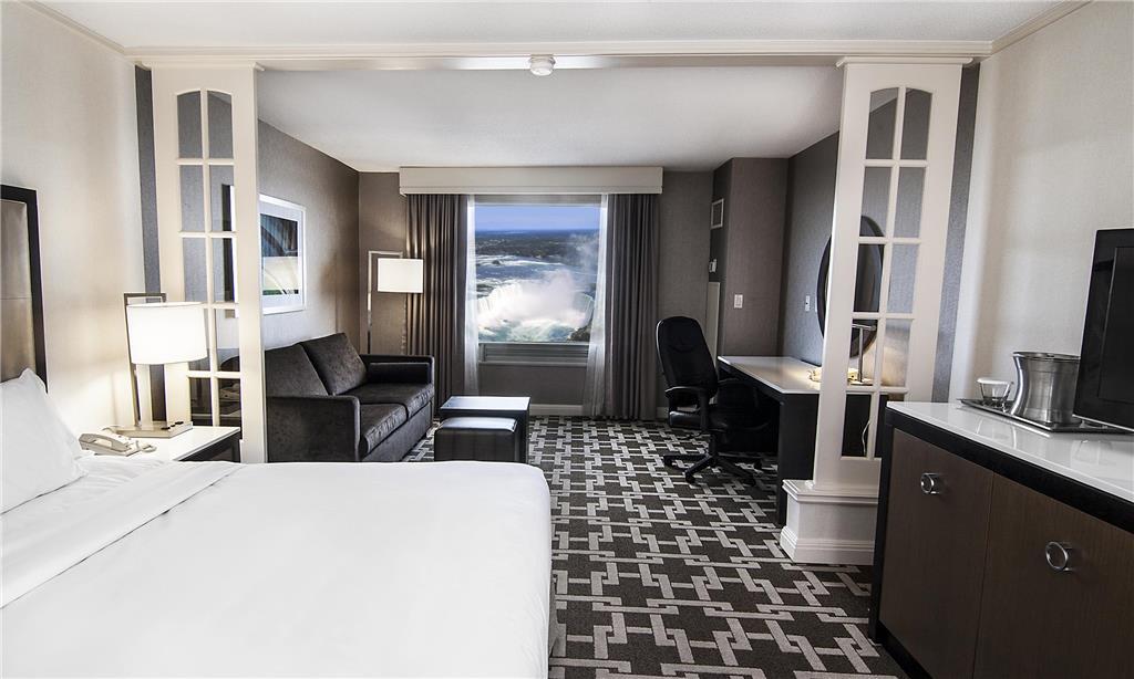 Hilton Niagara Falls/Fallsview Hotel & Suites – photo 3