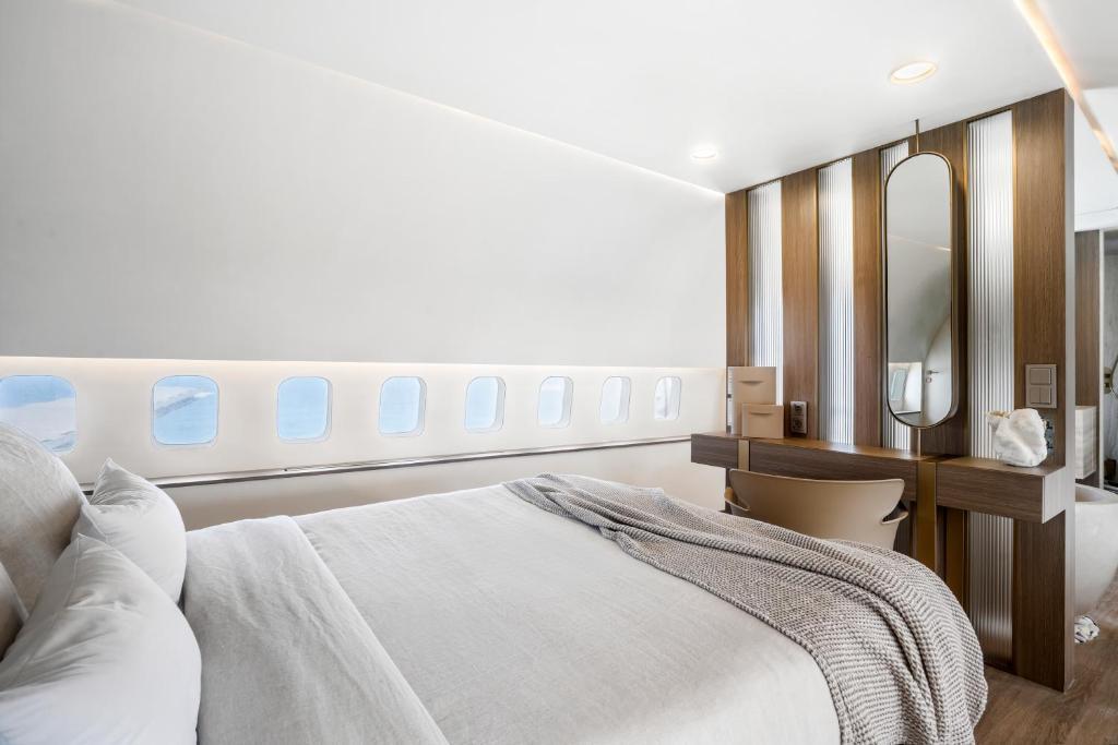 Private Jet Villa – photo 3