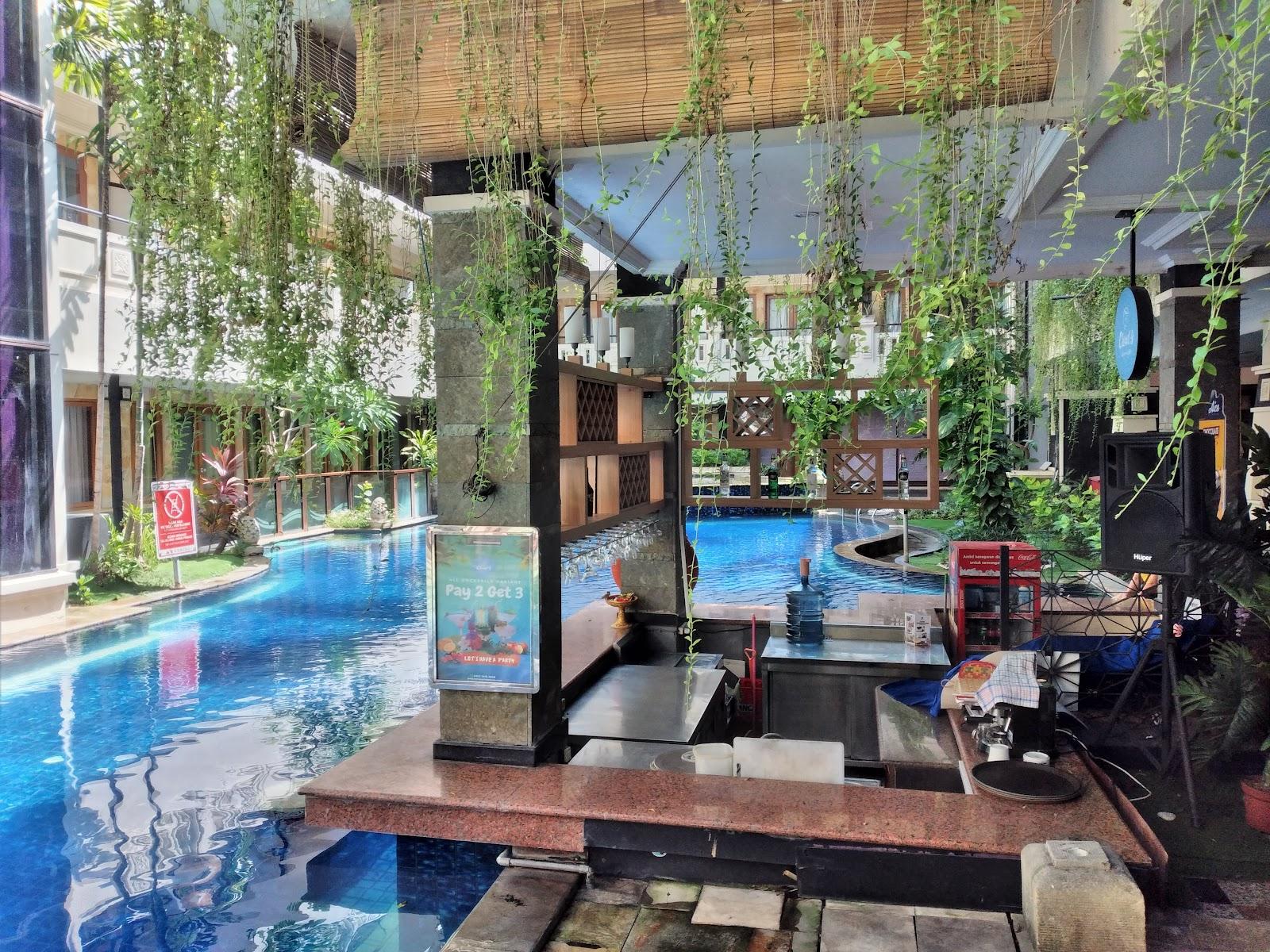 Famous Hotel Kuta – photo 4