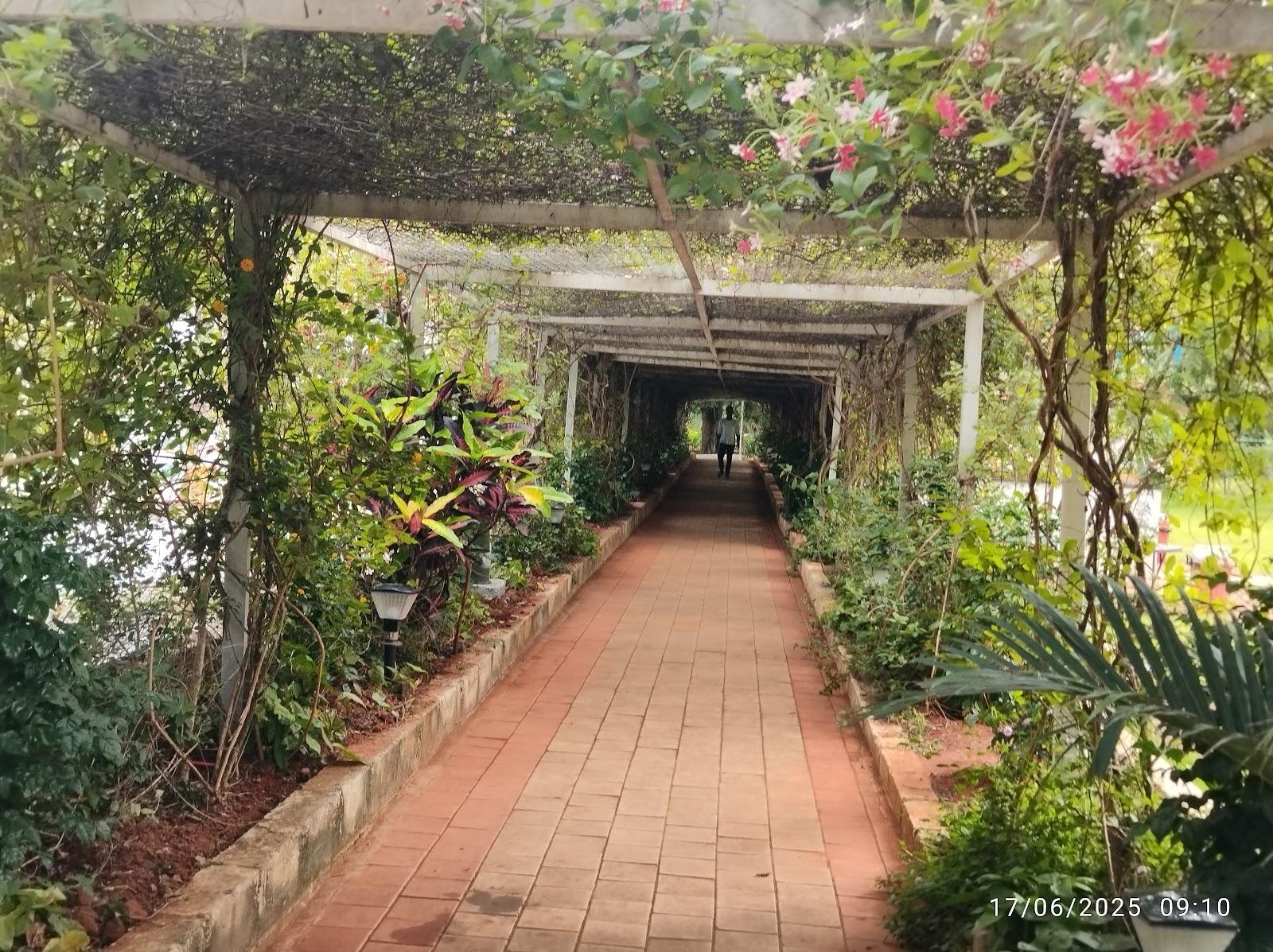 RR RETREAT – photo 1