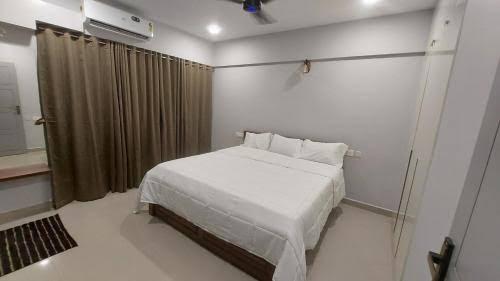 Lavender Airport Suite