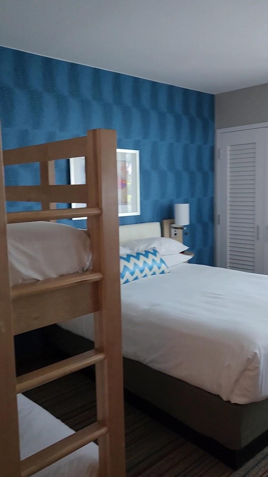 Howard Johnson by Wyndham Anaheim Hotel & Water Playground – photo 2