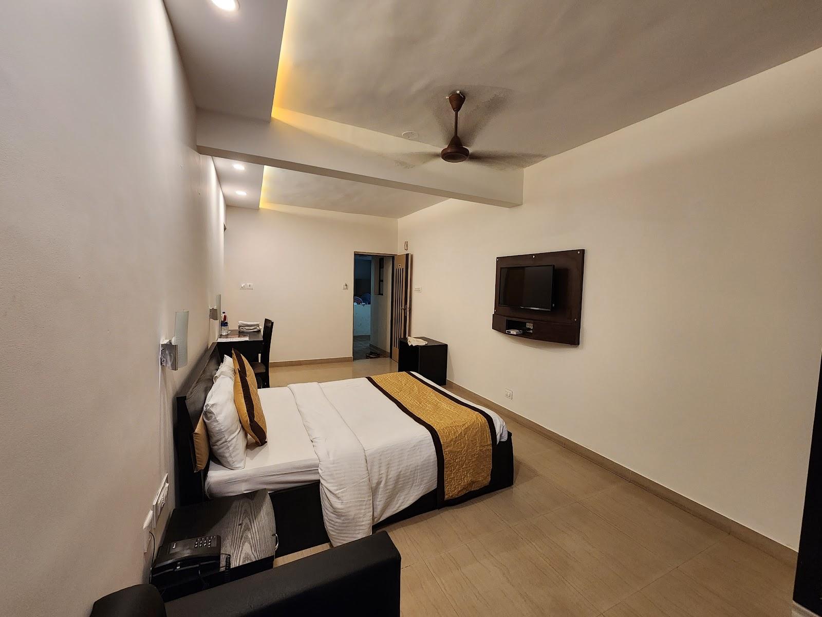 All Seasons Guest House | Rooms & Dorms