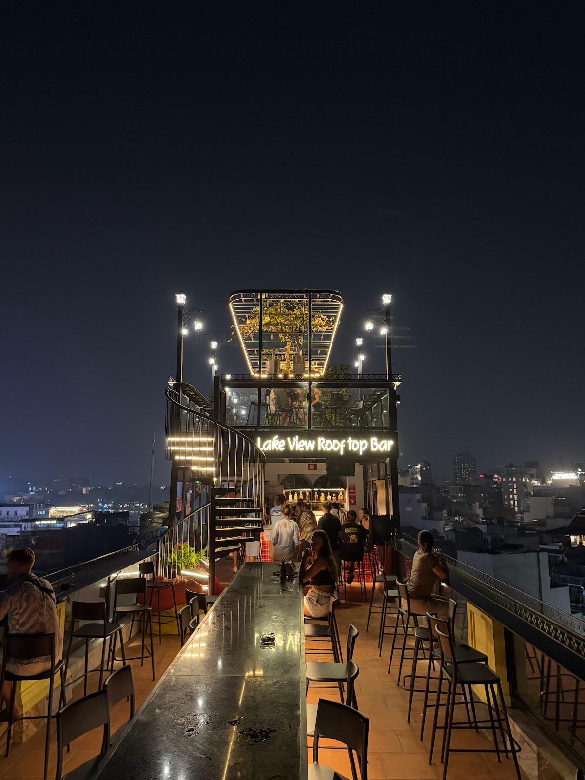Lake View Backpackers Hostel & Rooftop Bar