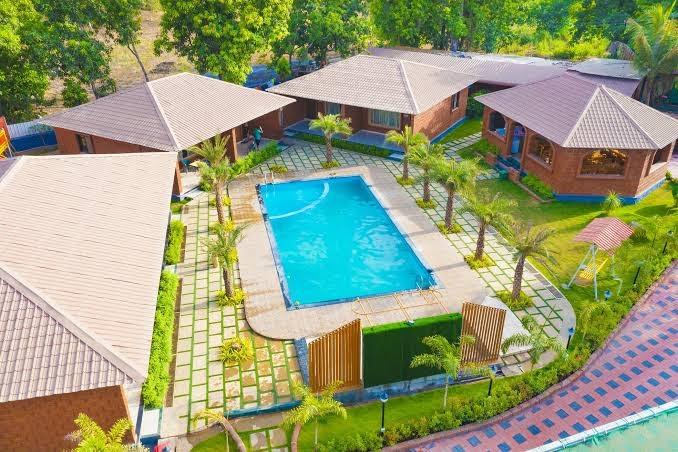 SR RESORT & LAWNS PANVEL – photo 1