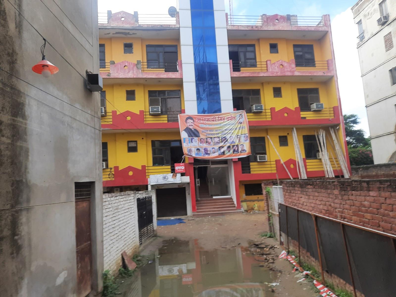 Hotel Amigos – photo 1