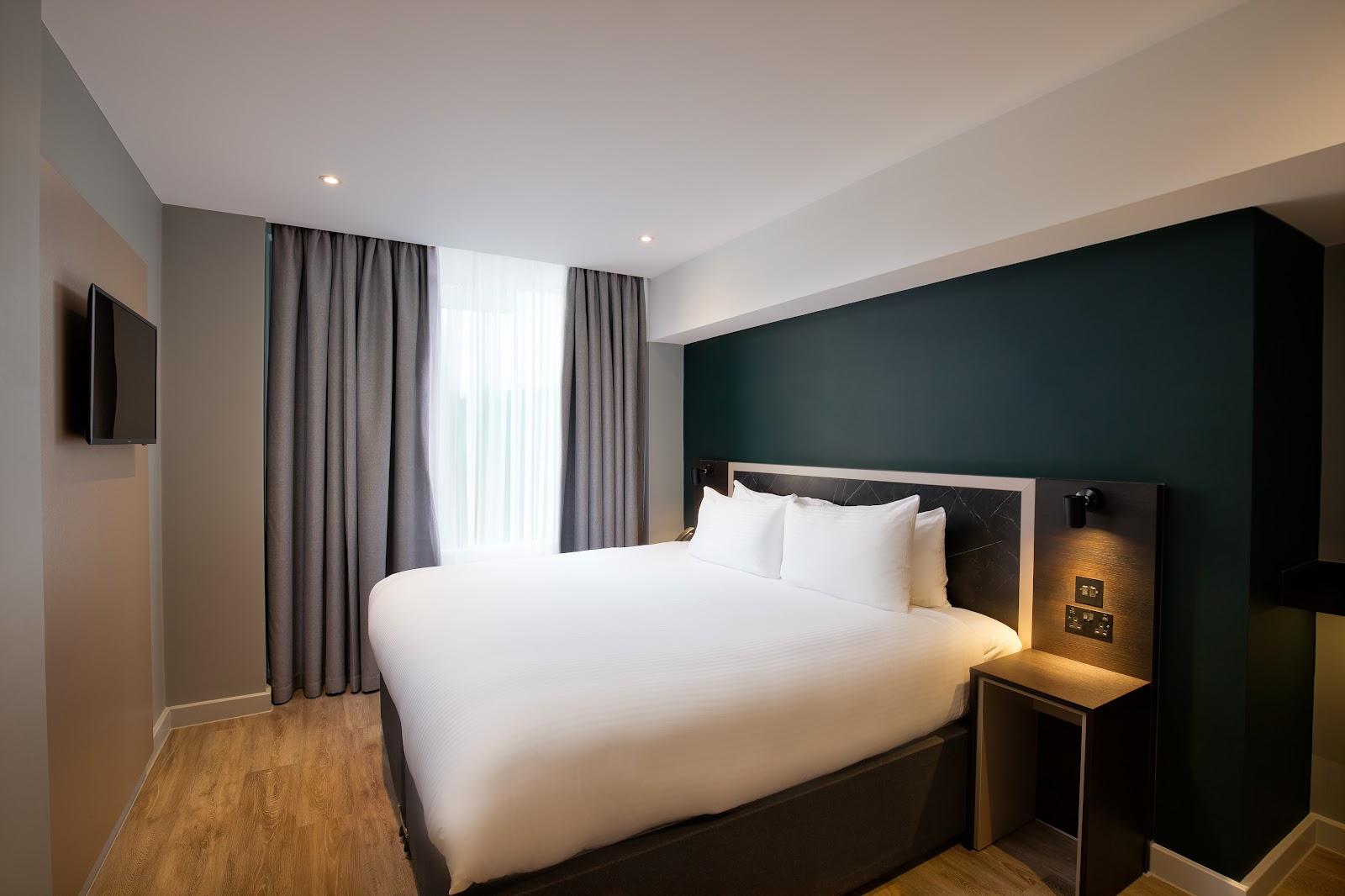Royal National Hotel – photo 4