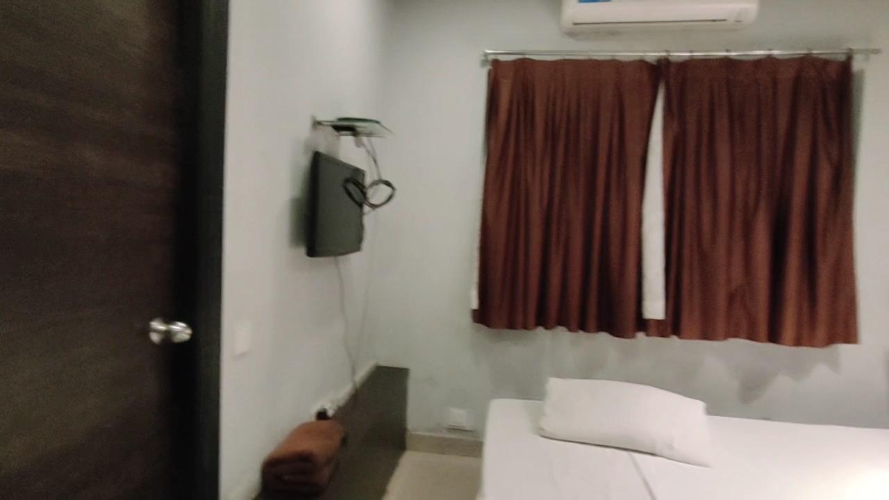 Hotel Crest Inn – photo 2
