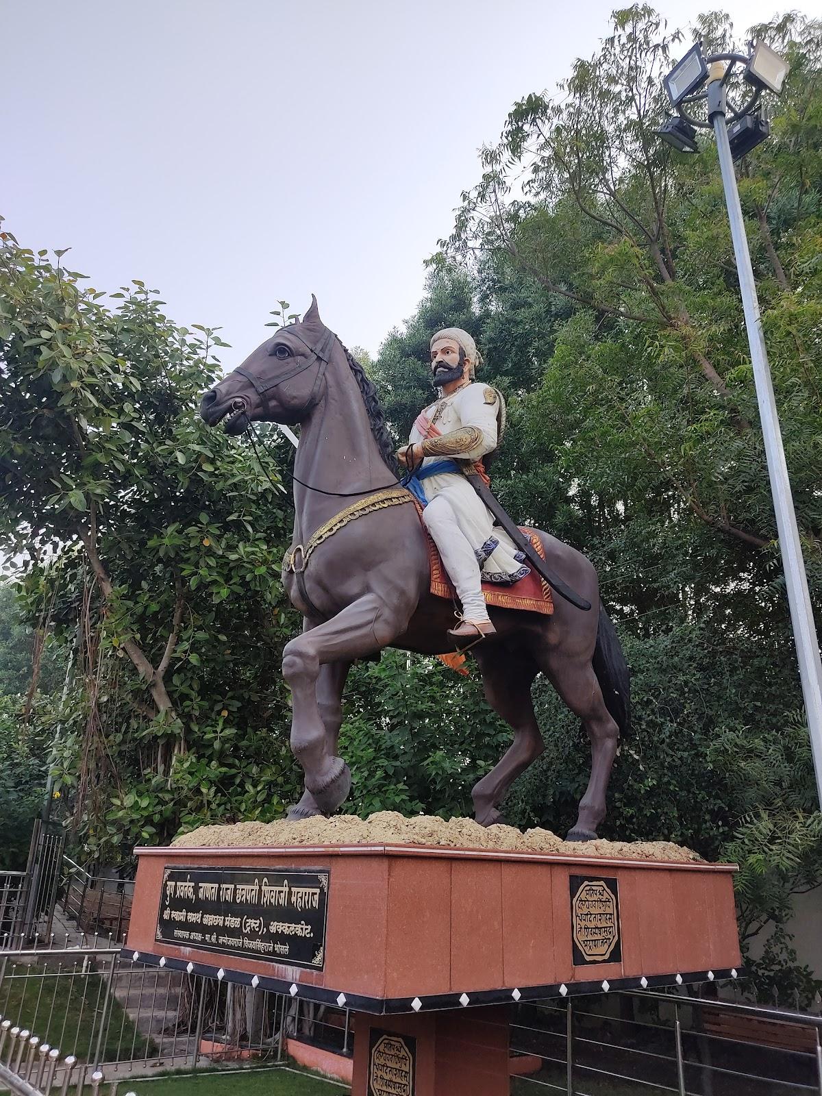 Shri Vatvruksha Swami Maharaj Bhakta Niwas Akkalkot – photo 1