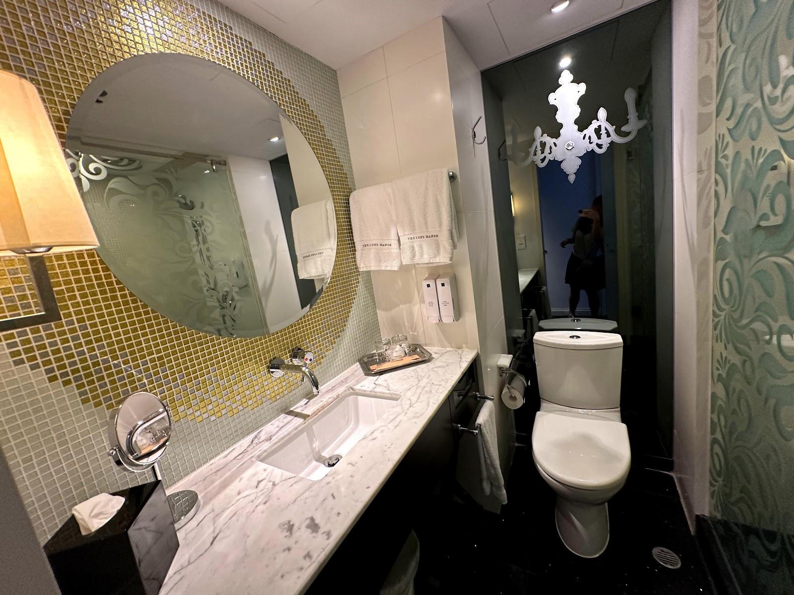 The Luxe Manor – photo 4