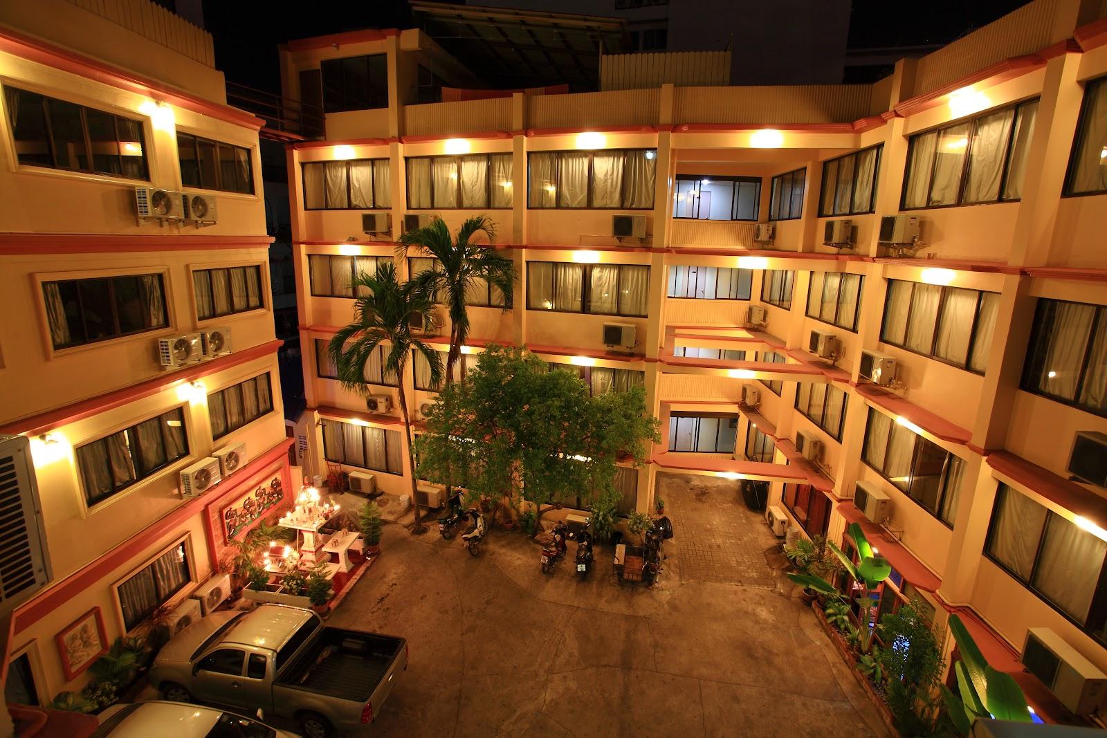 Dream Hotel – photo 1