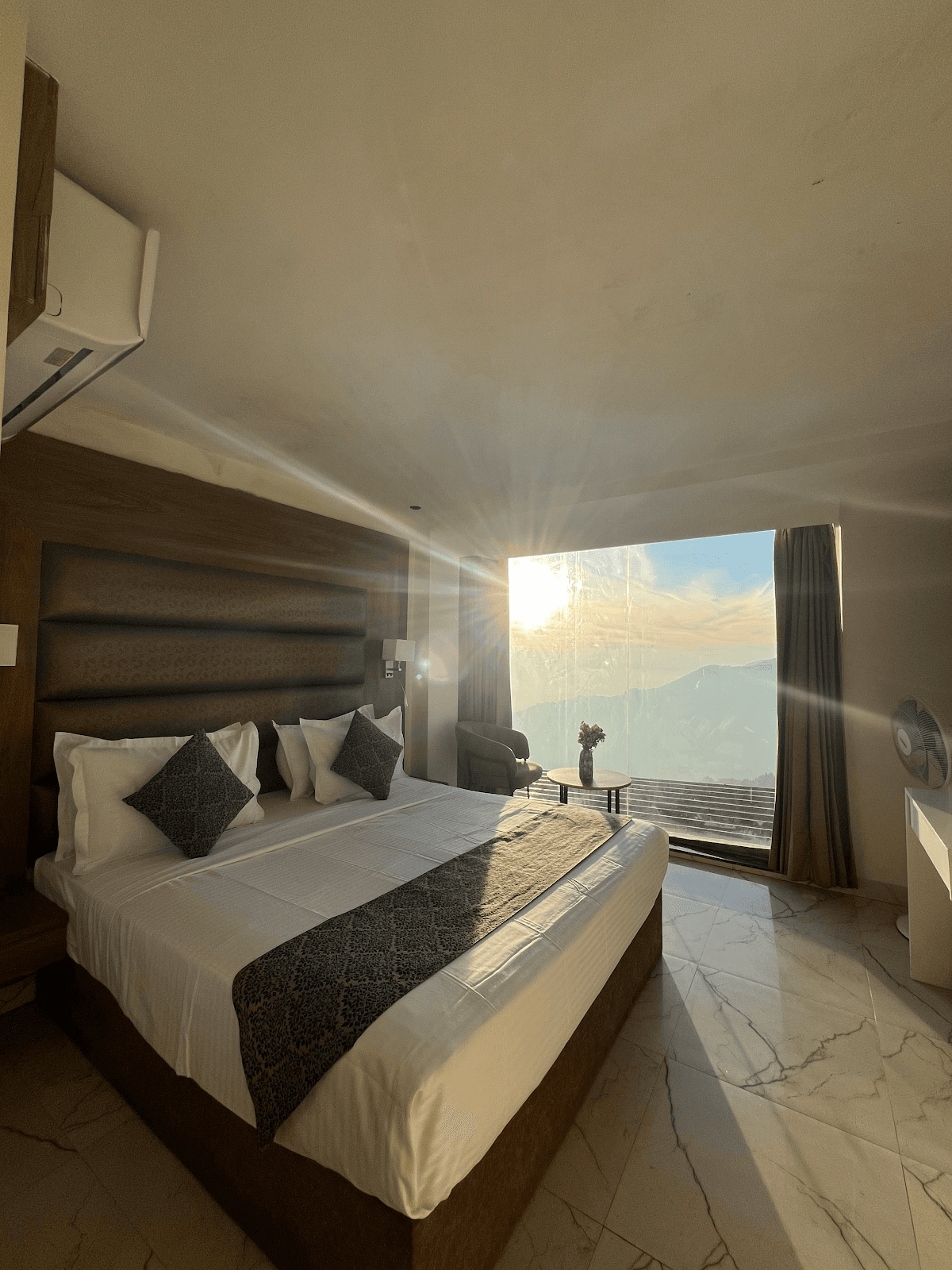 The Novello By Hotel Evergreen – photo 3