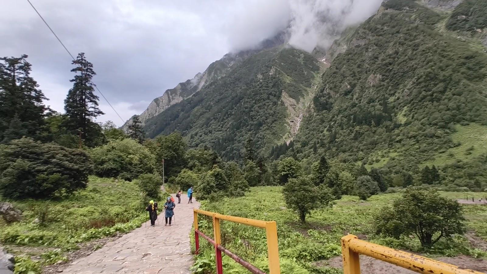 Valley of Flowers Holiday Inn – photo 2