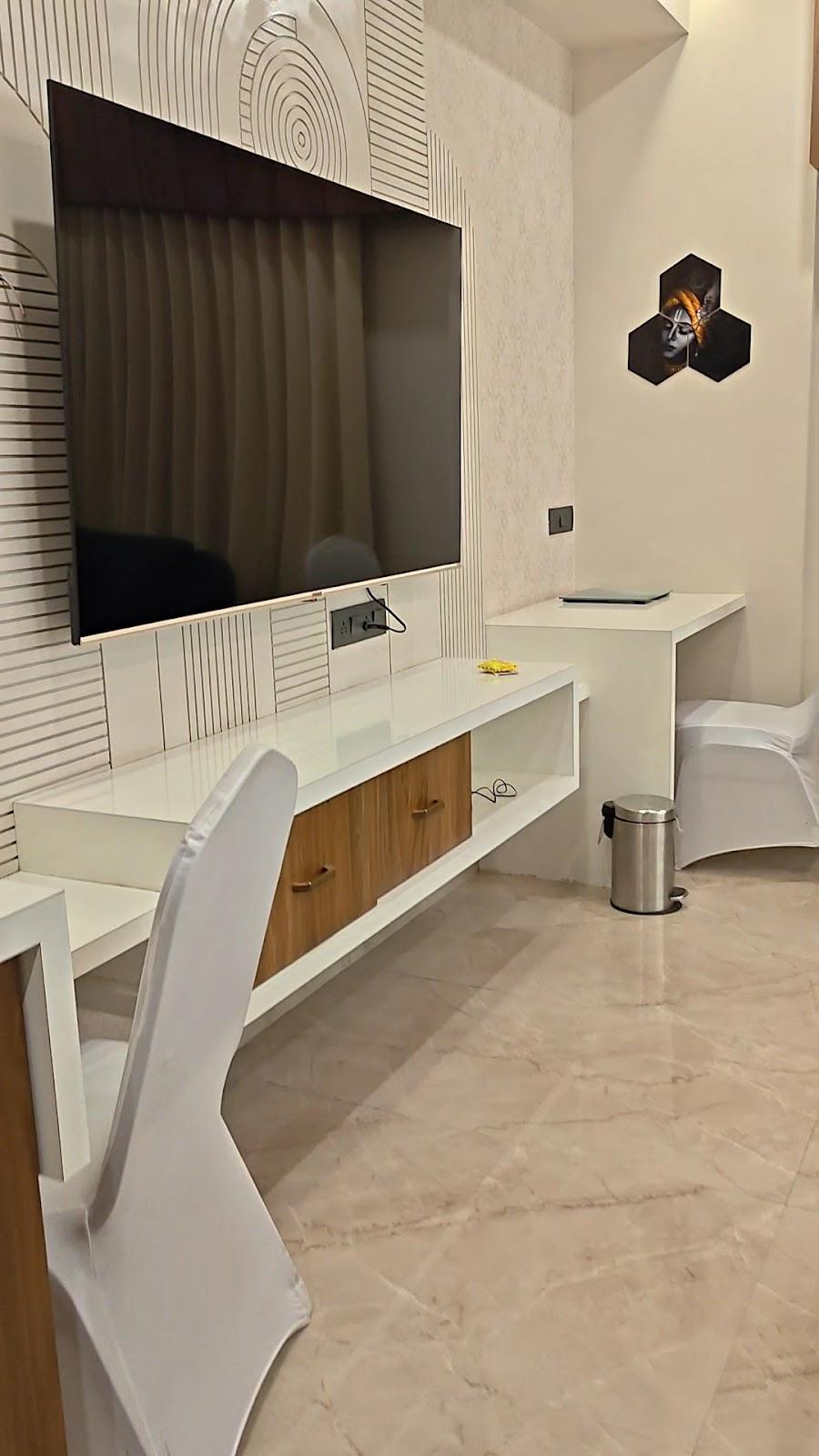 HOTEL HOLISTON – photo 2