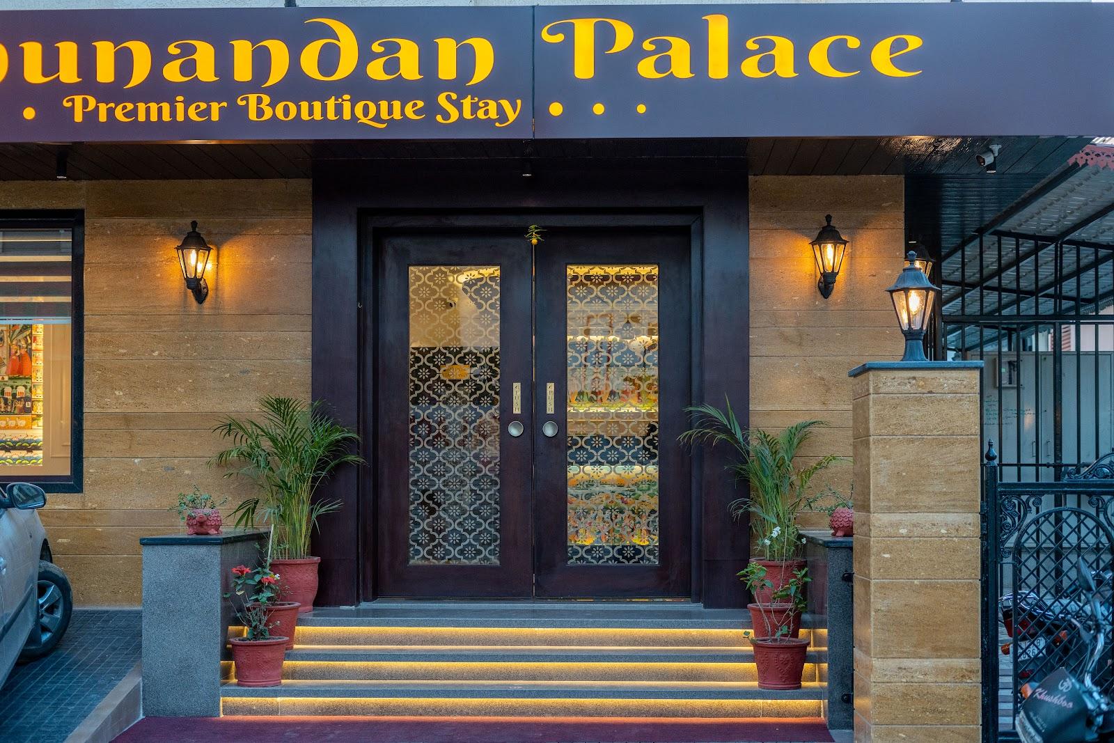 Hotel Raghunandan Palace – Boutique Luxury Business Stay in City Center Near City Palace, Lake Pichola & Railway Station – photo 1