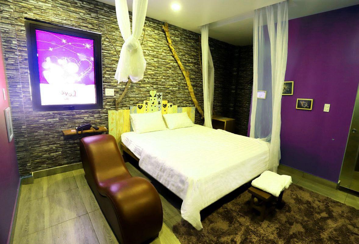 LOOVE HOTEL – photo 2