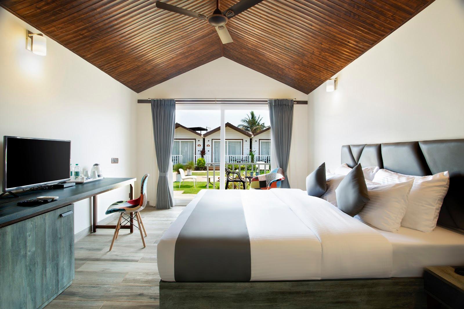 Stone Wood Beach Resort and Club, Vagator Beach – photo 3