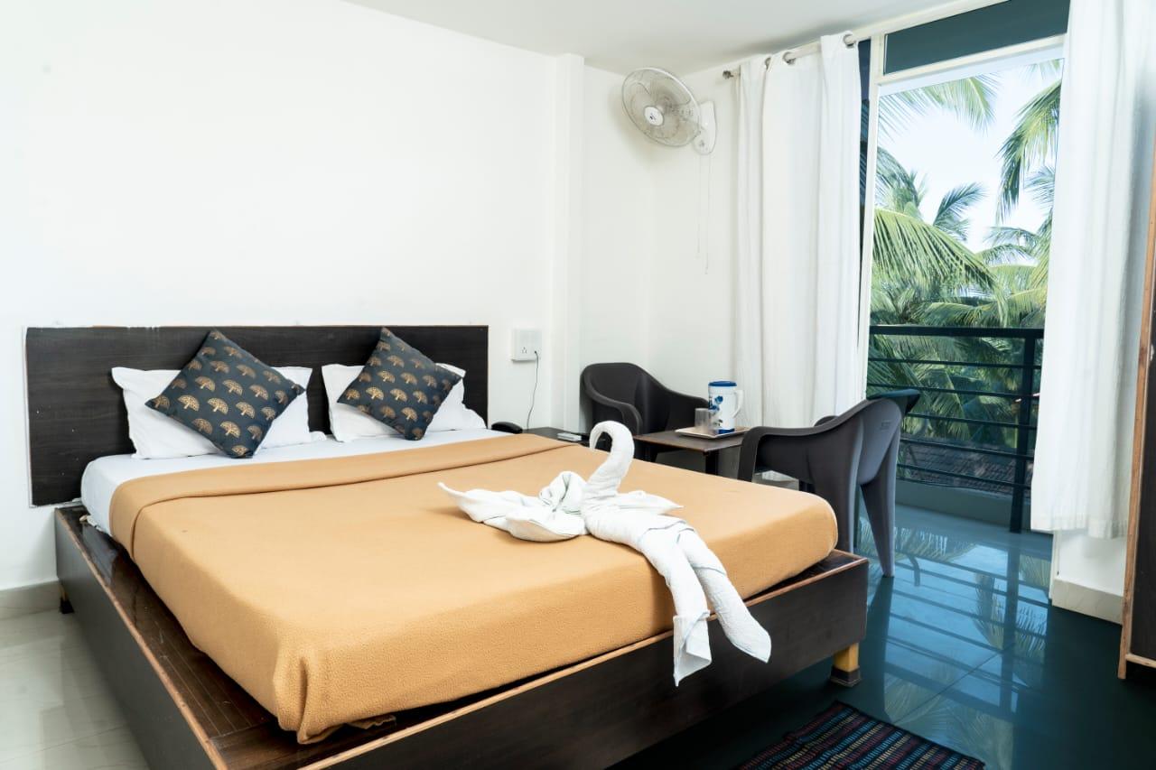 Bliss Holiday Inn – photo 2