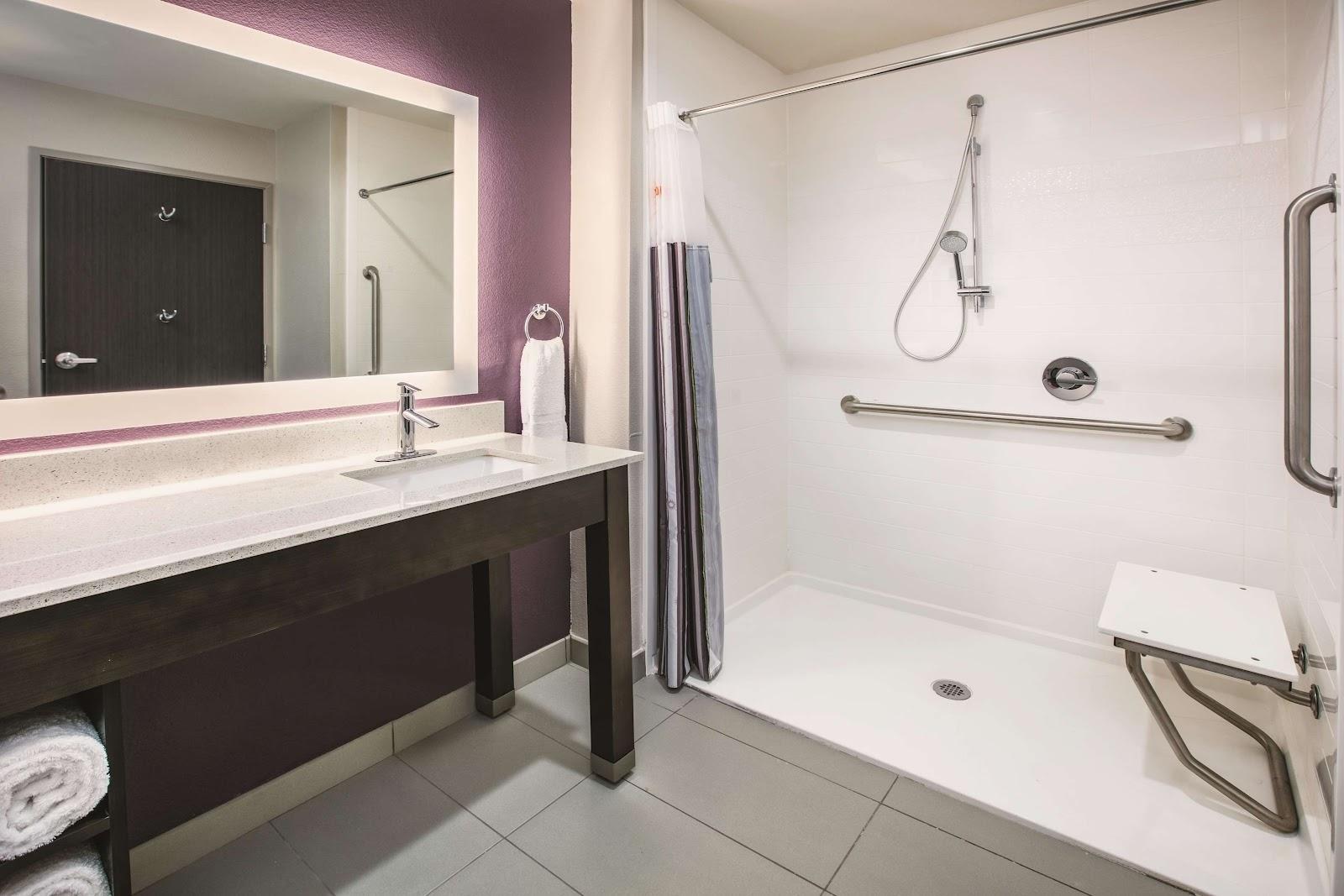 La Quinta Inn & Suites by Wyndham Dallas - Richardson – photo 4