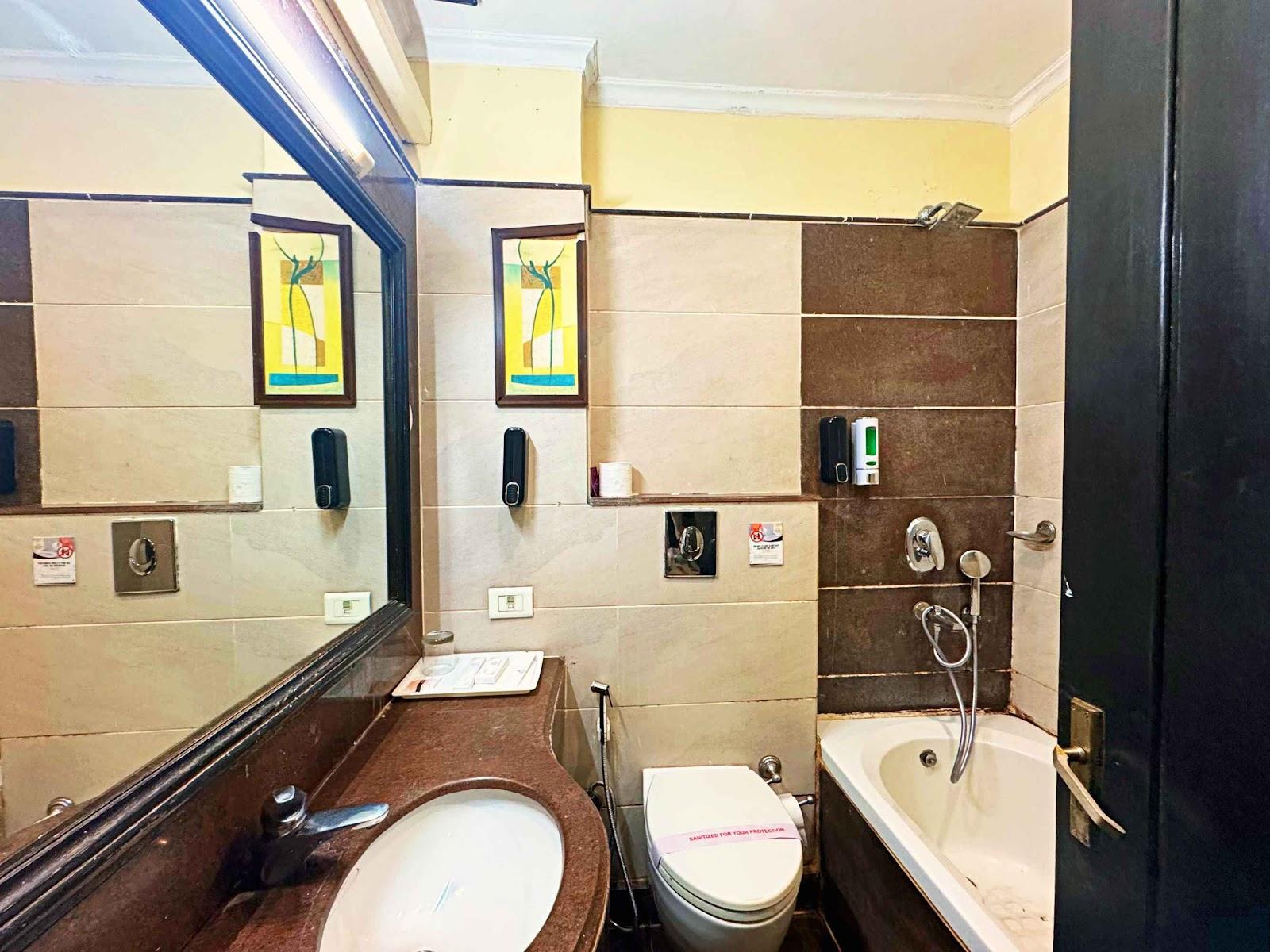 The Oakland Plaza Hotel Nehru Place – photo 4