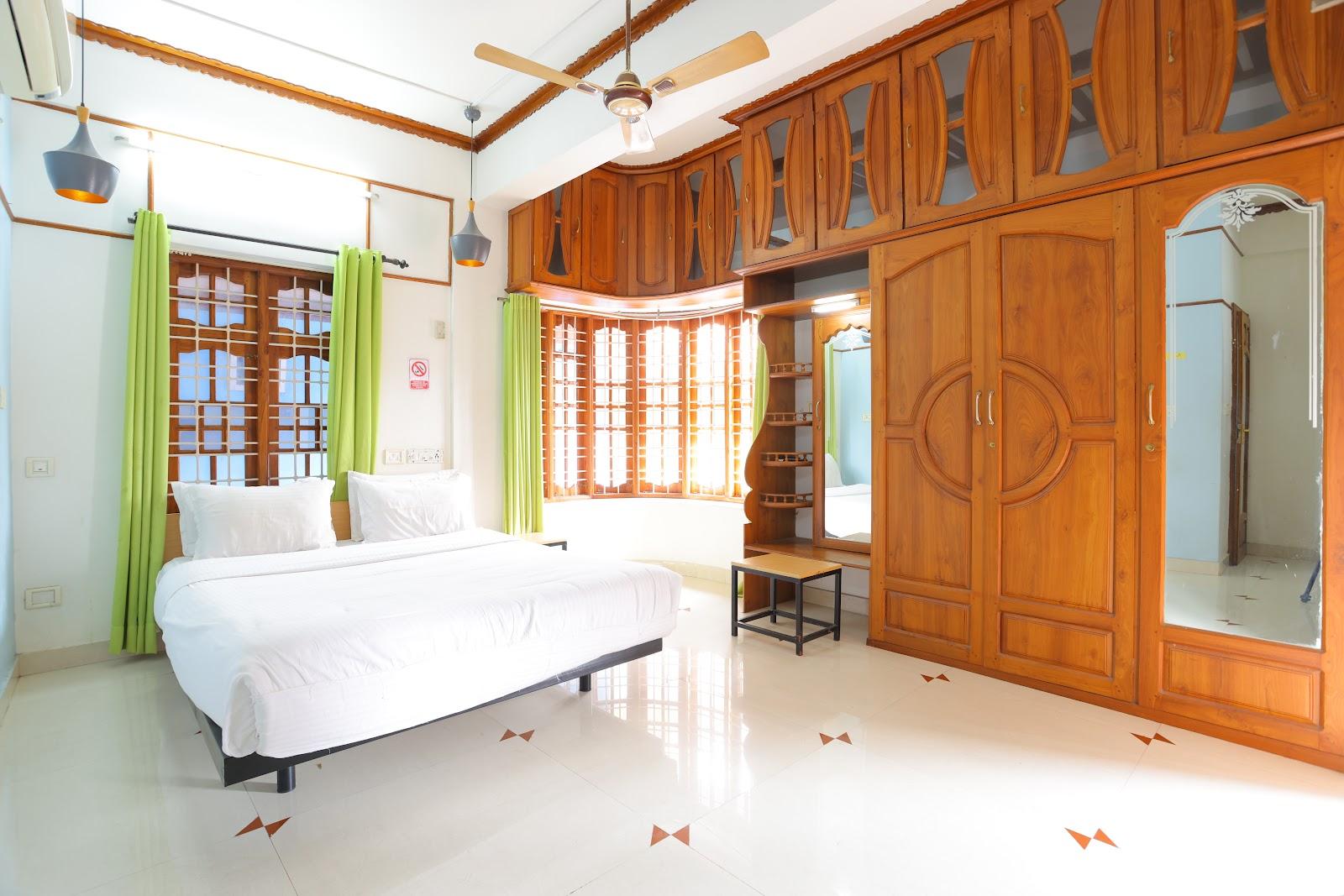 Elegant Hotels and Stays – photo 2